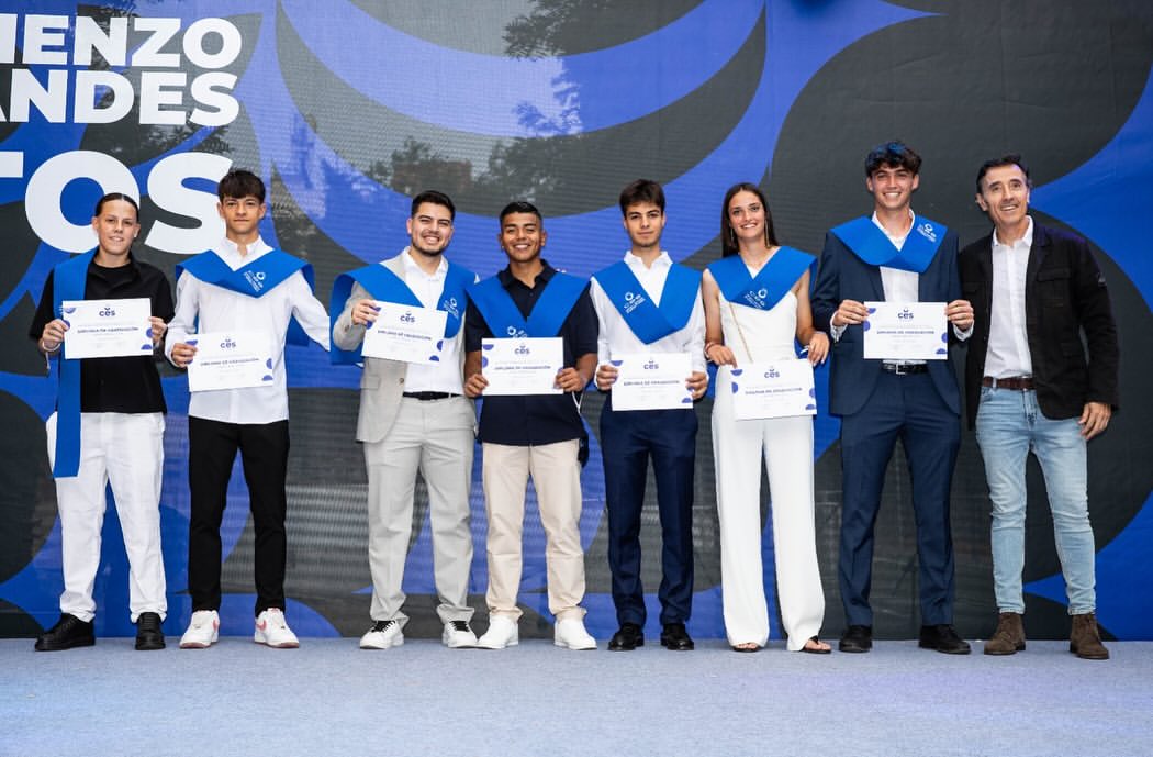 🎓 ESPECTACULAR !!!El pasado jueves 19 de Junio disfrutamos del día más especial para todos nues (1)